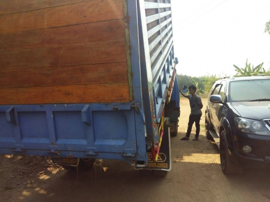 รถหกล้อดั้มเกษตร NPR เครื่อง135 แรง เครื่องดีไม่มีไอ เอกสารพร้อมโอน รถพร้อมใช้งาน