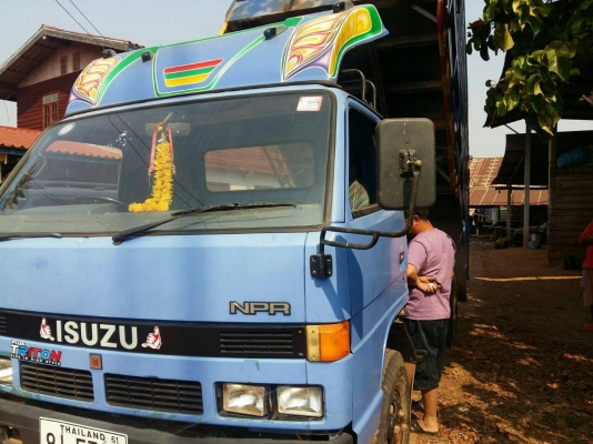 รถหกล้อดั้มเกษตร NPR เครื่อง135 แรง เครื่องดีไม่มีไอ เอกสารพร้อมโอน รถพร้อมใช้งาน