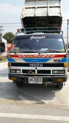 ขายรถ6ล้อดั้มisuzu npr 110แรง เครื่องดี คัชซีสวย แอร์เย็น มีสโลว์ เอกสารพร้อม สนใจ099-2489947