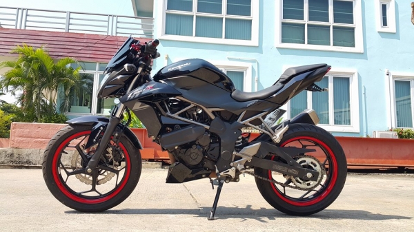 Z250sl 2015 ใหม่มากๆ 4000 กิโลเท่านั้น ประกันครบ ราคาไม่แพง คุยราคาได้ครับ