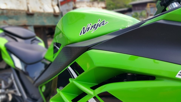 Ninja300 2013 Special Edition วิ่ง 9000 กิโล พร้อมใช้ ต่อรองราคาได้ครับ