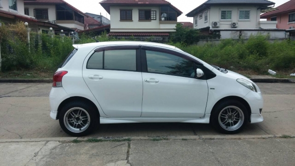 ขายTOYOTA ยาริส yaris 1.5 E Limited สีขาว ปี 2010 รถมือเดียวผู้หญิงใช้ / สวยที่สุดในรุ่น (ไมเนอร์เช้นจ์แล้ว) ชุดแต่งแท้จากโรงงาน Air Bag คู่หน้า ไฟเลี้ยวที่กระจกมองข้าง หัวเกียร์และพวงมาลัยหุ้มหนังแท้ เสกิร์ตรอบคัน เดิมทุกอย่าง ยกเว้นล้อ เปลี่ยนเป็น Enkei