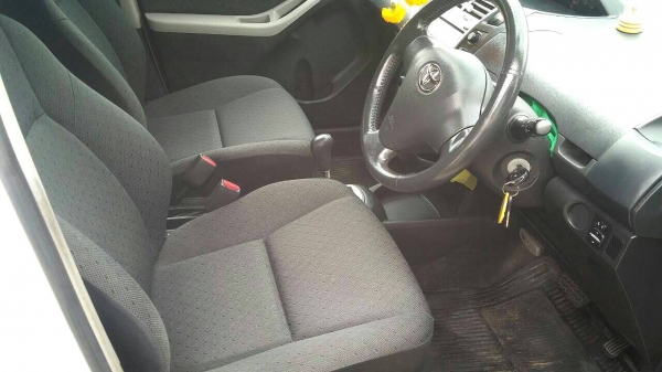 ขายTOYOTA ยาริส yaris 1.5 E Limited สีขาว ปี 2010 รถมือเดียวผู้หญิงใช้ / สวยที่สุดในรุ่น (ไมเนอร์เช้นจ์แล้ว) ชุดแต่งแท้จากโรงงาน Air Bag คู่หน้า ไฟเลี้ยวที่กระจกมองข้าง หัวเกียร์และพวงมาลัยหุ้มหนังแท้ เสกิร์ตรอบคัน เดิมทุกอย่าง ยกเว้นล้อ เปลี่ยนเป็น Enkei