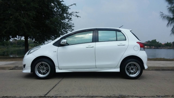 ขายTOYOTA ยาริส yaris 1.5 E Limited สีขาว ปี 2010 รถมือเดียวผู้หญิงใช้ / สวยที่สุดในรุ่น (ไมเนอร์เช้นจ์แล้ว) ชุดแต่งแท้จากโรงงาน Air Bag คู่หน้า ไฟเลี้ยวที่กระจกมองข้าง หัวเกียร์และพวงมาลัยหุ้มหนังแท้ เสกิร์ตรอบคัน เดิมทุกอย่าง ยกเว้นล้อ เปลี่ยนเป็น Enkei