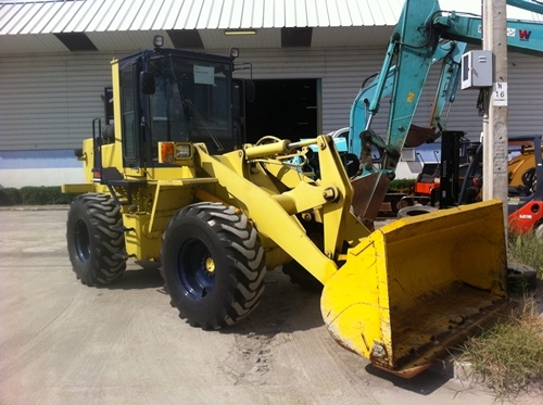 รถตัก KOMATRU WA100-1 มาพร้อมบุ้งกี๊ สภาพดีมาก