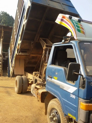 ต้องการขายด่วน Toyota รุ่น2ใบปัด 115แรง สีน้ำเงิน ต้องการขายด่วน Toyota รุ่น2ใบปัด 115แรง สีน้ำเงิน