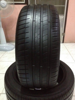 ขายยาง มิชลิน MICHELIN 235 45 17 ปี12 ดอกหนา สภาพสวยไม่บวมไม่มีแตกลายงา มีปะ1เส้น 1คู่ ราคา1800บาท รับประกันยางทุกเส้นยินดีคืนเงิน โทร0924462525โส กทม