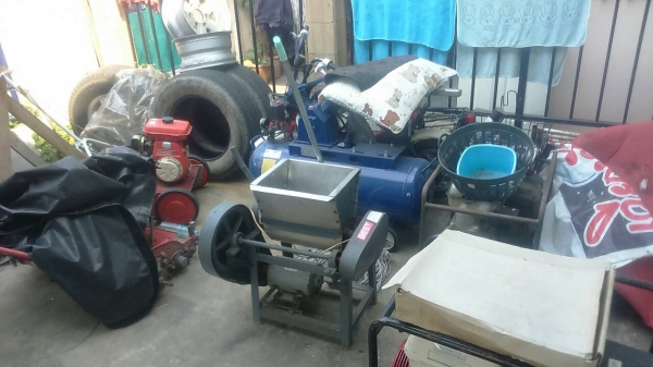 ขายเหมาจะเคลียร์พื่นที่ ครับ ขายโล๊ะไป