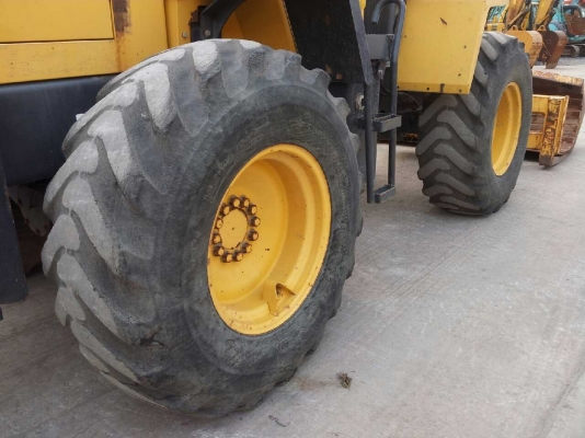 รถตัก KOMATRU WA100-5 มาพร้อมงาแบบคีบ สภาพดีมาก พร้อมใช้งาน รถตัก KOMATRU WA100-5 มาพร้อมงาแบบคีบ สภาพดีมาก พร้อมใช้งาน