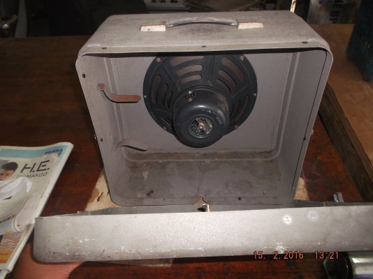 กล่องเหล็กลำโพงของเก่าโบราณ ของประเทศ U.S.A แท้ กล่องเหล็กลำโพงของเก่าโบราณ ของประเทศ U.S.A แท้