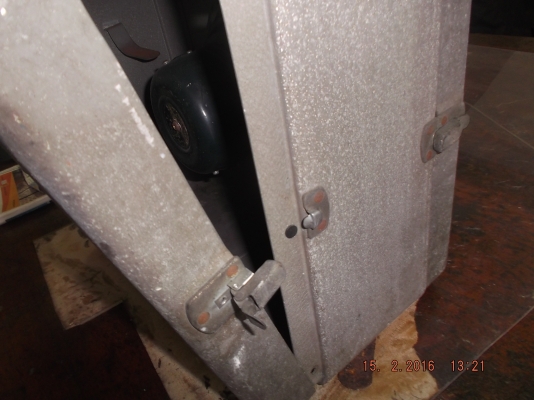 กล่องเหล็กลำโพงของเก่าโบราณ ของประเทศ U.S.A แท้ กล่องเหล็กลำโพงของเก่าโบราณ ของประเทศ U.S.A แท้