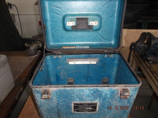 กล่องใส่เครื่องฉายหนัง ของเก่าโบราณ จากประเทศ U.S.A ปี 1961 กล่องใส่เครื่องฉายหนัง ของเก่าโบราณ จากประเทศ U.S.A ปี 1961