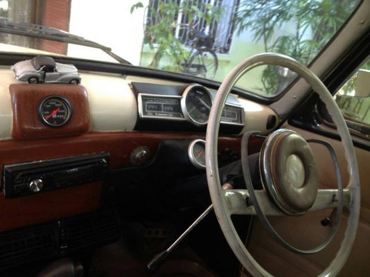 ขายด่วน Benz classic car รุ่น190 ขายด่วน Benz classic car รุ่น190