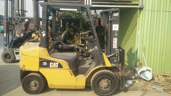 ยกได้ 2.5ตัน เสาสูงสามเมตร ออโต้ ระบบไฟครบๆ