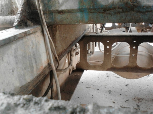 รถฮีโน่ 6 ล้อ โม่ปูน FC9J 175 แรงม้า. ปี 54.  ( รถวิ่ง 1xx,xxx กม. ) , ( มีขาย 2 คัน. )     สนใจติดต่อ  081 - 6079515