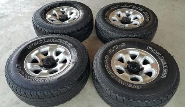 ขายล้อ ENKEI แท้ ขอบ15 แถมยาง YOKOHAMA 31-10.5-15 ชุดละ 4,200 บาท