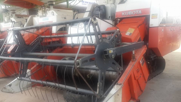 ขายรถเกี่ยวข้าวคูโบต้า DC 60 PLUS  มีอยู่ 3 คัน  สภาพงามๆ