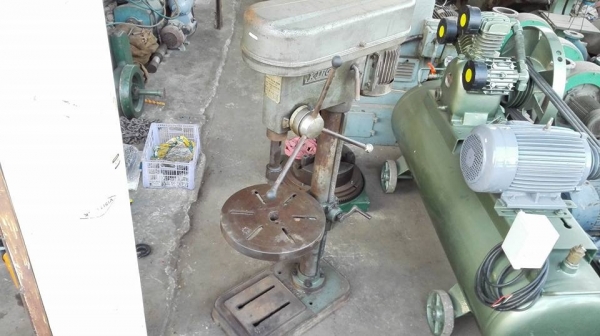 ==== SOLD ==== เจาะคิงส์ King Taiwan เบอร์ใหญ่สุด มอเตอร์ Mitsubishi 1 HP. 380V. รุ่นทน Japan สภาพสวยแน่นเดิมๆมาเทสได้พร้อมใช้งาน.