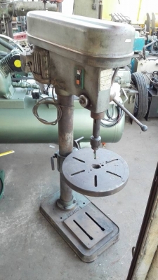 ==== SOLD ==== เจาะคิงส์ King Taiwan เบอร์ใหญ่สุด มอเตอร์ Mitsubishi 1 HP. 380V. รุ่นทน Japan สภาพสวยแน่นเดิมๆมาเทสได้พร้อมใช้งาน.