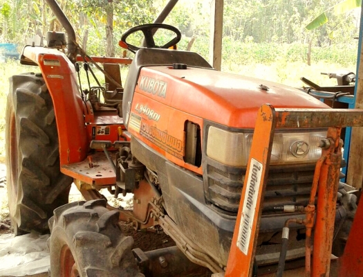 KUBOTA L3408Di - 2 เพลา เอกสารทะเบียนครบครับ อุปกรณ์พร้อมมีใบดันหน้า ผานพรวนดิน 5 เครื่องยนต์มีหลวมกำลังอ่อนนิดหน่อยครับ ระบบไฮดรอลิกส์มีแตกเยิ้มต้องเก็บรายละเอียดอีกเล็กน้อย ช่วงล่างสภาพดีประมาณ 50-60\% ราคาต่อรองได้ครับ KUBOTA L3408Di - 2 เพลา เอกสารทะเบียนครบครับ อุปกรณ์พร้อมมีใบดันหน้า ผานพรวนดิน 5 เครื่องยนต์มีหลวมกำลังอ่อนนิดหน่อยครับ ระบบไฮดรอลิกส์มีแตกเยิ้มต้องเก็บรายละเอียดอีกเล็กน้อย ช่วงล่างสภาพดีประมาณ 50-60\% ราคาต่อรองได้ครับ