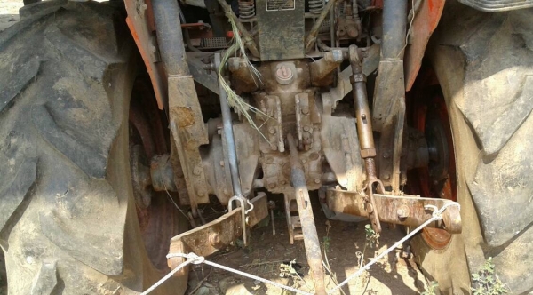 KUBOTA L3408Di - 2 เพลา เอกสารทะเบียนครบครับ อุปกรณ์พร้อมมีใบดันหน้า ผานพรวนดิน 5 เครื่องยนต์มีหลวมกำลังอ่อนนิดหน่อยครับ ระบบไฮดรอลิกส์มีแตกเยิ้มต้องเก็บรายละเอียดอีกเล็กน้อย ช่วงล่างสภาพดีประมาณ 50-60\% ราคาต่อรองได้ครับ