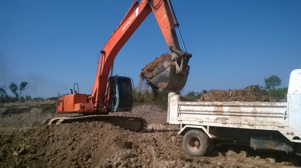 แบ็คโฮ ฮิตาชิ ขาย 800000  เอกสารพร้อมครับ