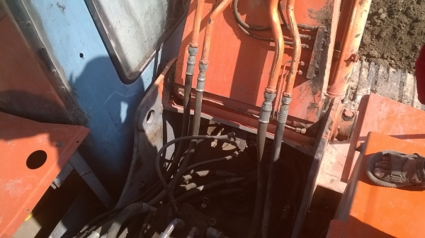 แบ็คโฮ ฮิตาชิ ขาย 800000  เอกสารพร้อมครับ