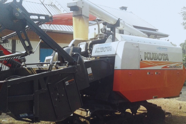 KUBOTA DC-95GM Plus ปี 56 รถเกี่ยวข้าว รถสวยจัดพร้อมทำงานได้เลยครับ ใช้งาน 1,080 ชม. อุ้ม 1.4 ตัน เครื่องยนต์เทอร์โบ V3800 Di แน่นดีแรงดีไม่มีเยิ้ม ทำงานเร็วเหมือนใหม่ ช่วงล่างเต็มพร้อมใช้งาน ราคาต่อรองเงินดาวน์ได้ครับ