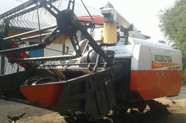 KUBOTA DC-95GM Plus ปี 56 รถเกี่ยวข้าว รถสวยจัดพร้อมทำงานได้เลยครับ ใช้งาน 1,080 ชม. อุ้ม 1.4 ตัน เครื่องยนต์เทอร์โบ V3800 Di แน่นดีแรงดีไม่มีเยิ้ม ทำงานเร็วเหมือนใหม่ ช่วงล่างเต็มพร้อมใช้งาน ราคาต่อรองเงินดาวน์ได้ครับ