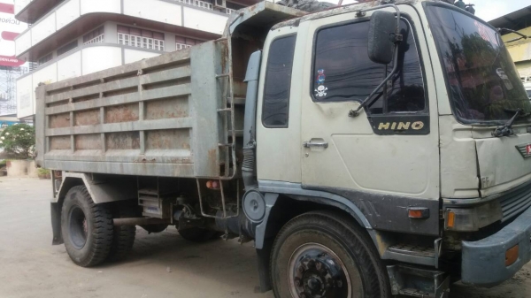 หกล้อ ฮีโน่ FF3H195 ดั้มสามมิต สภาพดีสวยเดิมๆพร้อมใช้ ทะเบียนพร้อมโอน ราคา 585,000บ รถห้างแท้