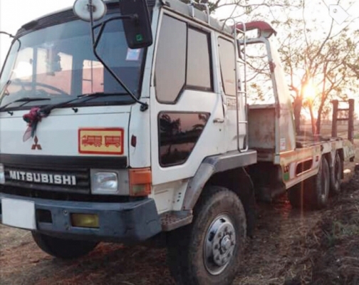 MITSUBISHI FUSO FN527 - 195 HP 6D16 TD 4504 สิบล้อ 2 เพลา เทรลเลอร์ท้ายลาดมีหางพับไฮดรอลิกส์ขึ้นรถเกี่ยวข้าวและรถแบ็คโฮร PC 120-150 ได้เลยครับ เครื่องยนต์แน่นแรงดีเดิมๆ เกียร์ 10 SPEED ภายในห้องเก๋งคอนโซลสวยครบ แอร์เย็น พวงมาลัยเพาเวอร์ ระบบเบรคทริ๊ปฟี้คร