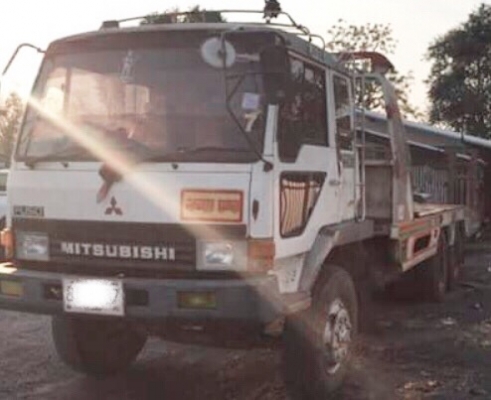 MITSUBISHI FUSO FN527 - 195 HP 6D16 TD 4504 สิบล้อ 2 เพลา เทรลเลอร์ท้ายลาดมีหางพับไฮดรอลิกส์ขึ้นรถเกี่ยวข้าวและรถแบ็คโฮร PC 120-150 ได้เลยครับ เครื่องยนต์แน่นแรงดีเดิมๆ เกียร์ 10 SPEED ภายในห้องเก๋งคอนโซลสวยครบ แอร์เย็น พวงมาลัยเพาเวอร์ ระบบเบรคทริ๊ปฟี้คร