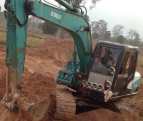 KOBELCO MARK 5 Super SK 100 เอกสารใบอินวอย บอดี้สวยเต็มดีทั้งคัน ภายในเก๋งสะอาด ไฟฟ้าหน้าจอเต็ม แอร์เย็น ภายนอกบูมอาร์มไม่มีปะไม่มีดามซีลกระบอกไม่แตกเยิ้ม ช่วงล่างเอวแน่น โรลเลอร์โซ่บูทใบแทรกเต็มดีหนาดีประมาณ 70\% พร้อมใช้งาน ราคาต่อรองได้ครับ