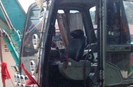 KOBELCO MARK 5 Super SK 100 เอกสารใบอินวอย บอดี้สวยเต็มดีทั้งคัน ภายในเก๋งสะอาด ไฟฟ้าหน้าจอเต็ม แอร์เย็น ภายนอกบูมอาร์มไม่มีปะไม่มีดามซีลกระบอกไม่แตกเยิ้ม ช่วงล่างเอวแน่น โรลเลอร์โซ่บูทใบแทรกเต็มดีหนาดีประมาณ 70\% พร้อมใช้งาน ราคาต่อรองได้ครับ