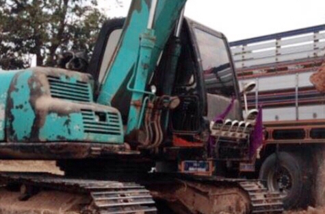 KOBELCO MARK 5 Super SK 100 เอกสารใบอินวอย บอดี้สวยเต็มดีทั้งคัน ภายในเก๋งสะอาด ไฟฟ้าหน้าจอเต็ม แอร์เย็น ภายนอกบูมอาร์มไม่มีปะไม่มีดามซีลกระบอกไม่แตกเยิ้ม ช่วงล่างเอวแน่น โรลเลอร์โซ่บูทใบแทรกเต็มดีหนาดีประมาณ 70\% พร้อมใช้งาน ราคาต่อรองได้ครับ