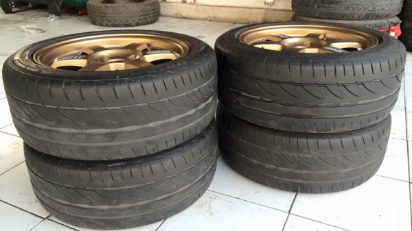 Te37 ขอบ15"4รู100 กว้าง7"ออฟ35+ยาง195/50/15 บริสโตน.re002 ปี13 ขายยกชุด 10,900.฿