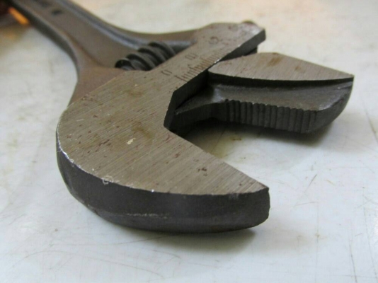 ขายประแจเลื่อนทาปาเรียขนาด10"รุ่นเก่าแฟ็คสีฟ้าสลับปากจับแป็ปน้ำได้หายากเหล็กเหนียว TAPARIA Made in India.