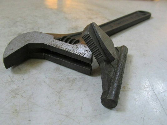 ขายประแจเลื่อนทาปาเรียขนาด10"รุ่นเก่าแฟ็คสีฟ้าสลับปากจับแป็ปน้ำได้หายากเหล็กเหนียว TAPARIA Made in India.