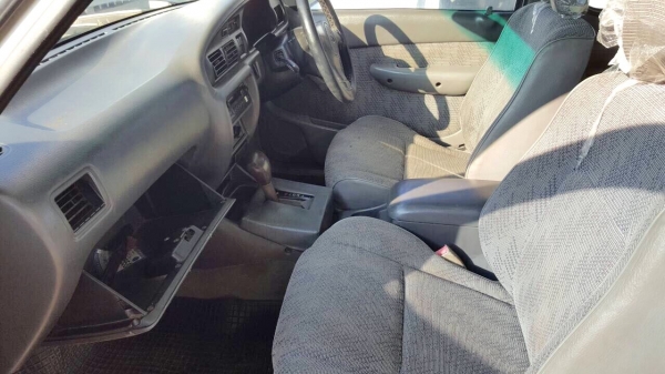 ขายรถกระบะฟอร์ดพร้อมใช้งานเครื่องเบนซินติดแก็สเอกสารครบพร้อมโอน