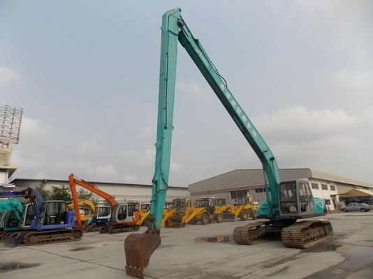 มาถึงอีกแล้ว รถขุดKOBELCO บูมยาว 18 เมตร  super long boom