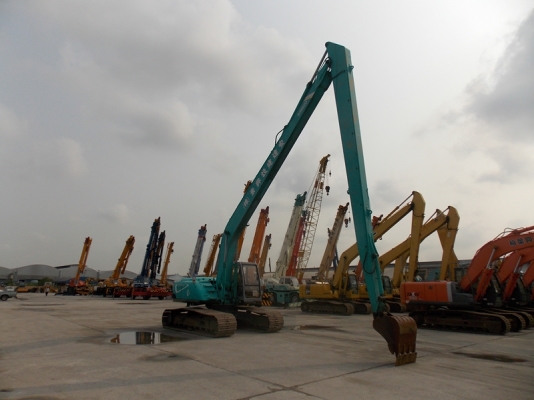มาถึงอีกแล้ว รถขุดKOBELCO บูมยาว 18 เมตร  super long boom