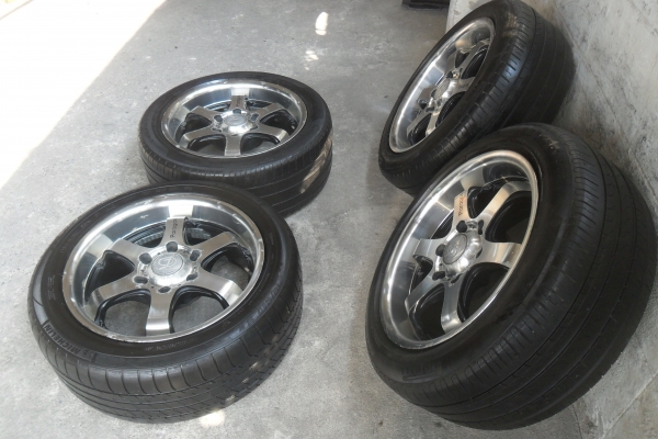 ล้อแม็ก17นิ้ว6รู พร้อมยาง สวยๆ 4 ล้อ ราคา 8900 บาท ล้อแม็ก17นิ้ว6รู พร้อมยาง สวยๆ 4 ล้อ ราคา 8900 บาท