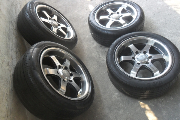 ล้อแม็ก17นิ้ว6รู พร้อมยาง สวยๆ 4 ล้อ ราคา 8900 บาท ล้อแม็ก17นิ้ว6รู พร้อมยาง สวยๆ 4 ล้อ ราคา 8900 บาท