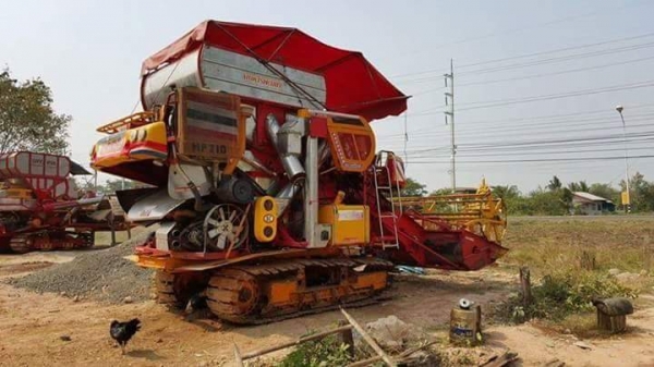 ขายรถเกี่ยวข้าว เกษตรพัฒนา เจ้าช้างไวไฟ ปี49 เครื่องMITSUBISHI 6D17 พร้อมใช้งาน สนใจโทร 090-8588220คุณนะ 093-3258446คุณบิว หรือเข้าดูสินค้าอื่นๆได้ที่ www.truck.in.th/498 หรือเพจFacebook ณรงค์ ซื้อขายรถมือสอง (เว็บไซต์ส่วนตัว) หรือFacebook คุณนะ รถบรรทุก