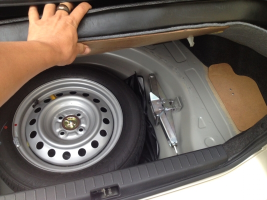 ALTIS1.6G AIRBAG/ABS รถมือเดียว สภาพสวย สีดี เครื่องดี ช่วงล่างแน่น วิ่งน้อย120,+++กม. ภายในไม่โทรม มีลายไม้ เบาะหนังสีครีม แอร์ออโต้ คนแก่ใช้ ไม่เคยติดแก๊ซ ขาย 280000 มาดูก่อนได้ ต่อรองได้ สภาพ1ใน200 สนใจ 0827861333 ดูรถ ลาดพร้าว 87 ครับ