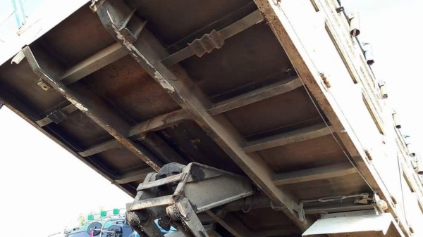 ขายรถ10ล้อ ดั้ม2เพลา F18 เครื่อง195แรง สโลเกียร์กลาง สวยสภาพพร้อมใช้งาน เอกสารพร้อมโอน สนใจโทร 090-8588220คุณนะ 093-3258446คุณบิว หรือเข้าดูสินค้าอื่นๆได้ที่ www.truck.in.th/498 หรือเพจFacebook ณรงค์ ซื้อขายรถมือสอง (เว็บไซต์ส่วนตัว) หรือFacebook คุณนะ รถ