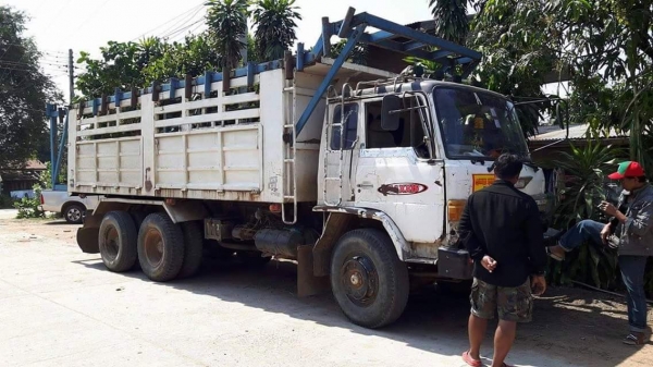 ขายรถ10ล้อ ดั้ม2เพลา F18 เครื่อง195แรง สโลเกียร์กลาง สวยสภาพพร้อมใช้งาน เอกสารพร้อมโอน สนใจโทร 090-8588220คุณนะ 093-3258446คุณบิว หรือเข้าดูสินค้าอื่นๆได้ที่ www.truck.in.th/498 หรือเพจFacebook ณรงค์ ซื้อขายรถมือสอง (เว็บไซต์ส่วนตัว) หรือFacebook คุณนะ รถ