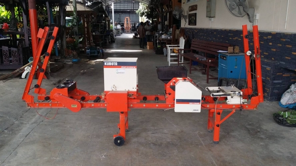 เครื่องโรยเมล็ด KUBOTA รุ่น SR150KW เก่าญี่ปุ่น  สภาพสวยพร้อมใช้งาน เหมาะสำหรับนาดำ เพาะกล้าใส่ถาดดำนาขนาดตามมาตรฐาน