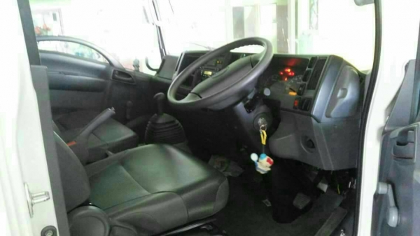 ขายรถ 6 ล้อ อีซูซุ NMR 130 แรง ปี 56 ตู้เย็นพร้อมเครื่องทำความเย็นรุ่นใหม่ ยาว 4.2 ม. สภาพสวยจัด เหมือนใหม่ป้ายแดง ยังไม่ได้ใช้งาน จัดแนนท์ได้ครับ สนใจติดต่อได้ที่ 081-9420141  ,  081-5715326