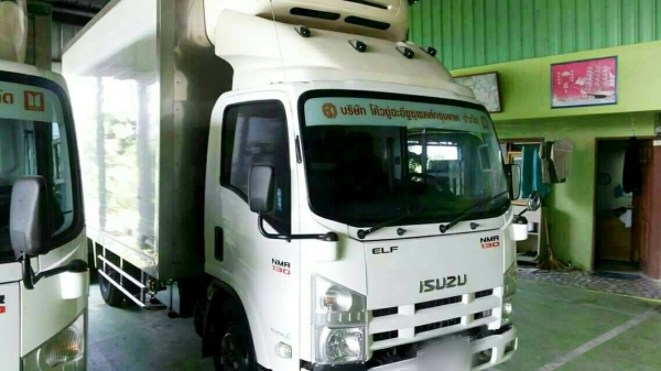 ขายรถ 6 ล้อ อีซูซุ NMR 130 แรง ปี 56 ตู้เย็นพร้อมเครื่องทำความเย็นรุ่นใหม่ ยาว 4.2 ม. สภาพสวยจัด เหมือนใหม่ป้ายแดง ยังไม่ได้ใช้งาน จัดแนนท์ได้ครับ สนใจติดต่อได้ที่ 081-9420141  ,  081-5715326